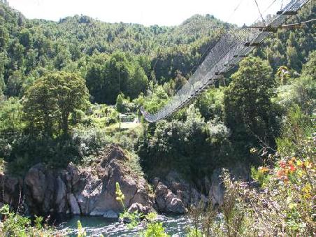 Irgendeine Swingbridge auf dem Weg nach Abel Tasman