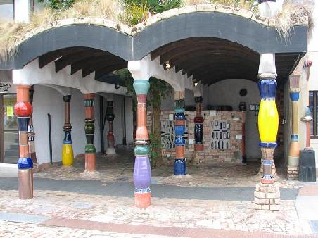 Die Hundertwassertoileten von aussen