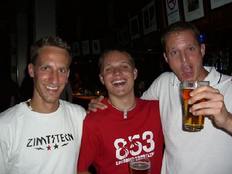 Ich, Chrigel (mitte) und Martin unser Driver (rechts).