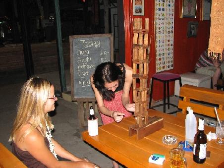 Kloetzchenturm, die Abendbeschaeftigung nach den Nightmarket
