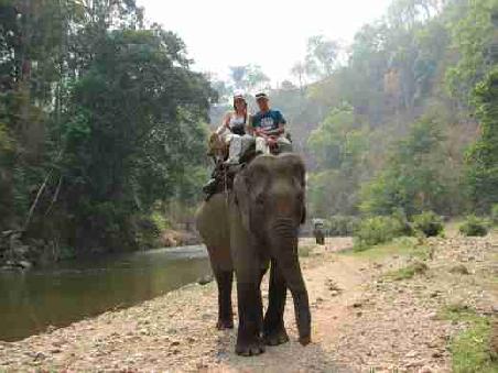 Ich und Vicky auf dem Elefant