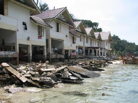 Der Tsunami hat seine Spuren hinterlassen