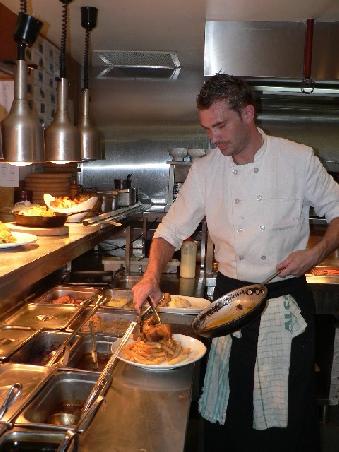 Richard, der Chefkoch und 1/2 Chicken mit Fries