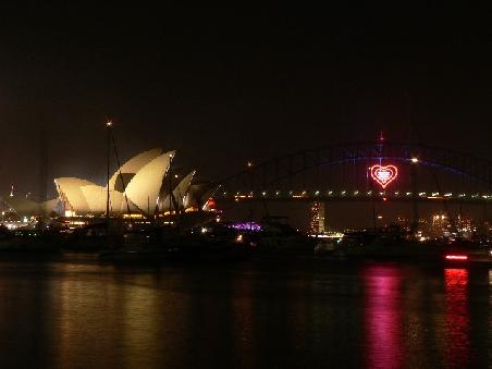 das leuchtende und pulsierende Herz an der Harbour Bridge