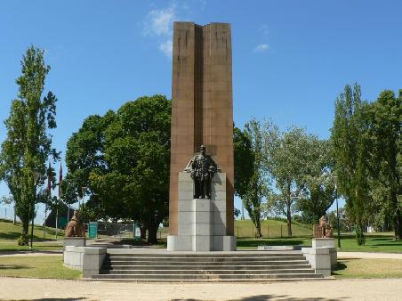 King George V Statue