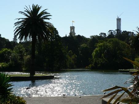 Blick vom Ornamental Lake auf das Government House