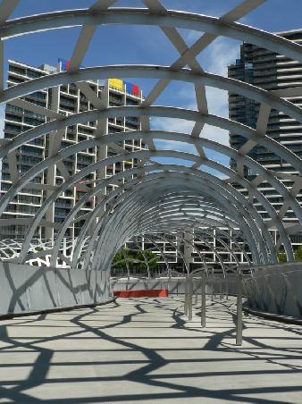 Webb Bridge, designed von Robert Owen, einem Melbourner Kuenstler und dem Architekten Denton Corker Marshall; erbaut November 2002