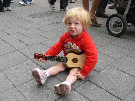 Stefan Raab mit seiner Ukulele