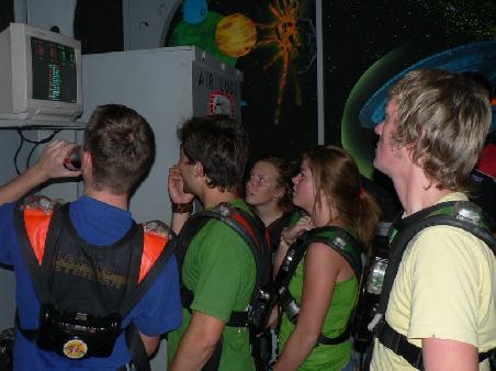 danach zum Lasershooten, "Wer ist der Beste?"