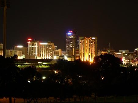der Blick auf die North Terrace von Adelaide