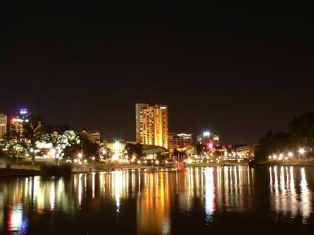 die Skyline vom Torrens Lake