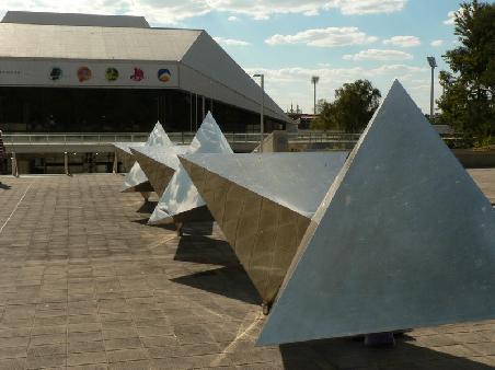 moderne Kunst vorm Adelaide Festival Centre