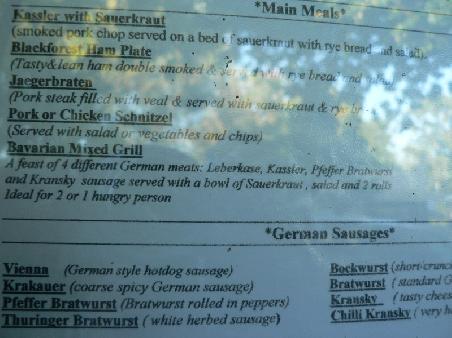 diverse Fleischgerichte (Jaegerbraten, Kassler, Schnitzel) und Wurstsorten (Bockwurst, Bratwurst, Wiener Wurst, Krakauer, Thueringer Bratwurst)
