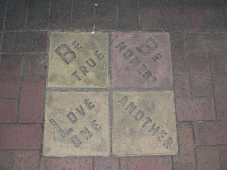 BE TRUE-BE HONEST-LOVE ONE-ANOTHER
sei wahrhaftig-sei ehrlich-liebe einen-gegenseitig