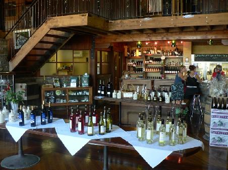 bei einer Weinverkostung in der "Lou Miranda Estate" Winery