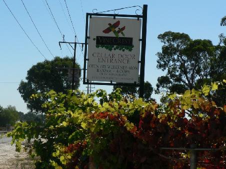 die Einfahrt der "Vinecrest Fine Barossa Wines" Winery