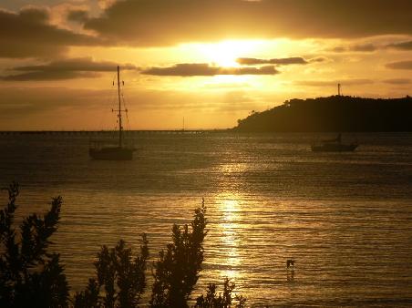 Sonnenaufgang in Victor Harbour mit Blick auf Granite Island