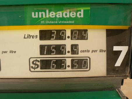 unbeschreibliche 1,60$ pro Liter unverbleites Benzin (was in etwa 1 Euro entspricht)
