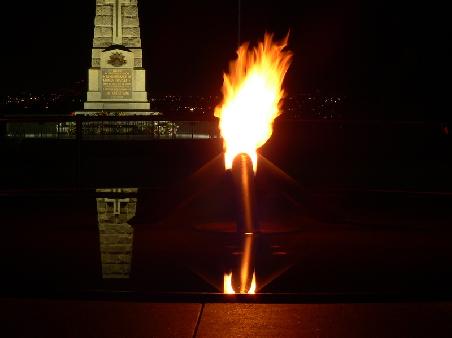 Ewiges Feuer am War Memorial