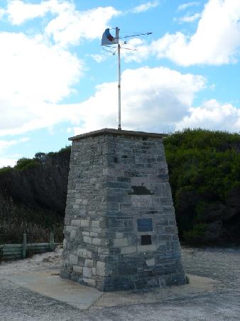 ein Mahnmal auf dem Weg zum westlichsten Punkt der Insel