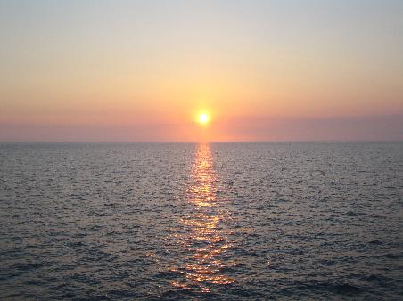 Sonnenuntergang auf hoher See