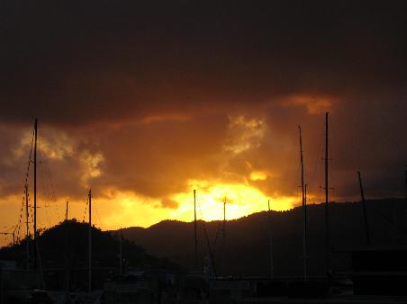 nein, hier brennts nicht - Sonnenuntergang in Airlie Beach