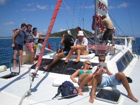 unser Boot inkl. faulen Leuten