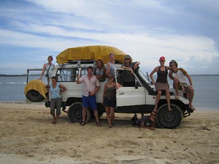 unsere Gang inkl. Vehikel (man beachte Fred unter dem Reifen - der tut echt alles was man ihm sagt...
