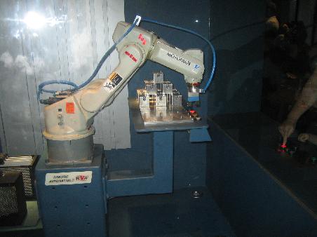 Roboter im Museum - der kann Headbangen!