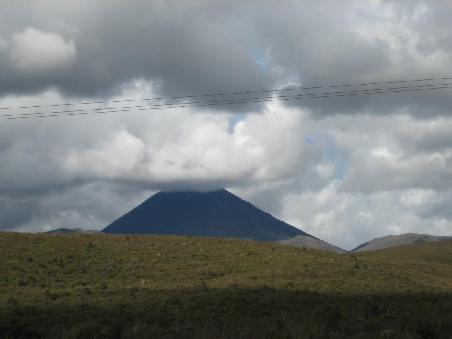 Foto ist nicht so gut, ev. kommts doch jmd. bekannt vor: Mount Doom aus "Herr der Ringe"