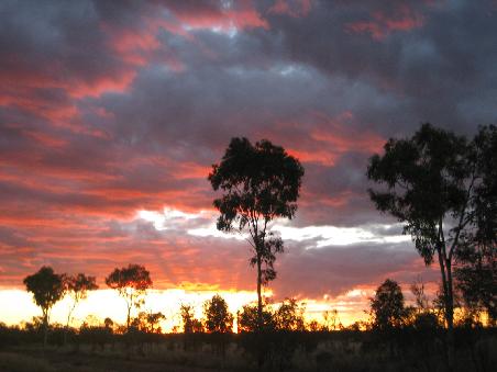 letzter Sonnenuntergang fuer uns im Outback