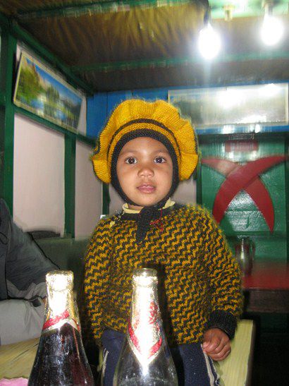 In Sikkim kann einem auch das Mädchen mit dem coolsten Hut der Welt begegnen.