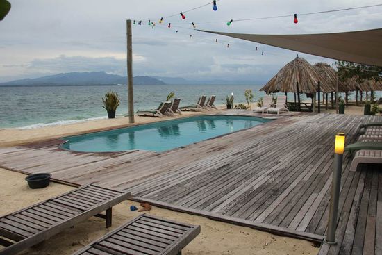 unser Pool, mit Blick aufs Meer...