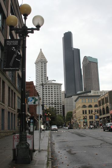 Smith Tower ( weiße Gebäude )