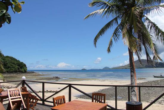 Die Terasse unseres Resorts, mit Blick aufs Meer, naja in diesem Fall Ebbe