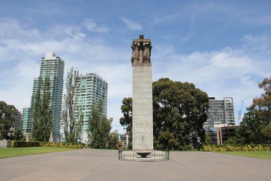 Memorial 2. Weltkrieg mit ewiger Flamme
