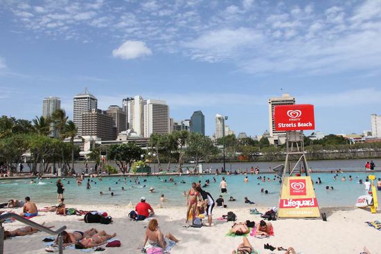 South Bank, Street Beach