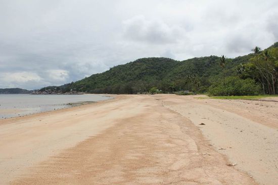 total verlassener Strand...