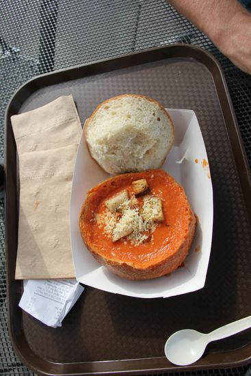 Tomatensuppe im Brot! Lecker!!!!