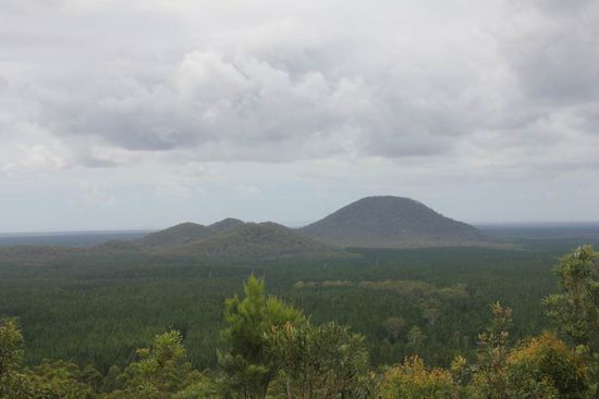 Trachyte Range  - rechts Mt Beerburrum