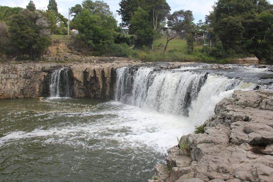 Haruru Falls