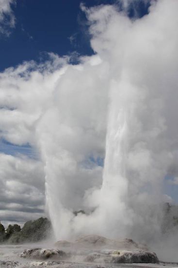 und da schießt das Wasser in die Luft