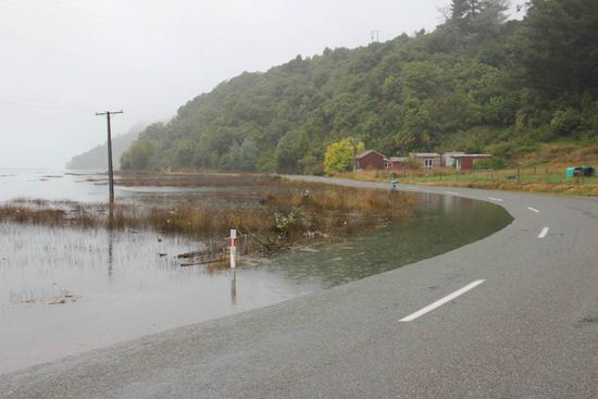 mehr Wasser auf den Straßen als in Australien...