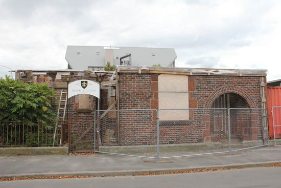 Überreste eines Luxus Hotels, ein Eingangsbereich...