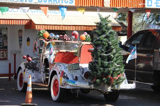 Ein "Car" für´s ganze Jahr! Von Geburtstagsballons über Weihnachtsbaum, alles dabei 