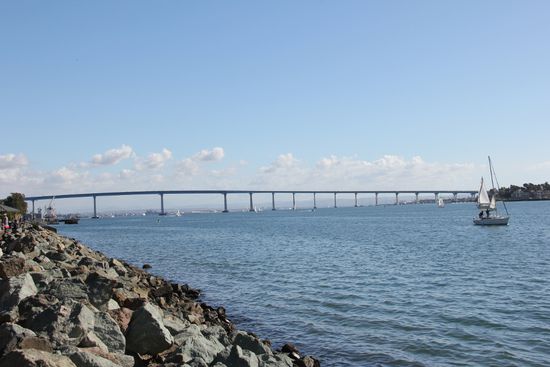 Die Coronaro San Diego Bridge bei Sonne