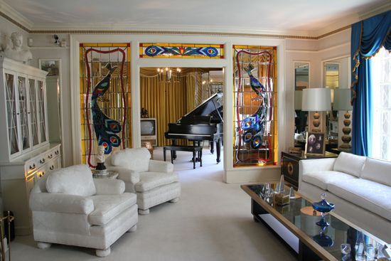 Das Wohnzimmer mit Klavierzimmer