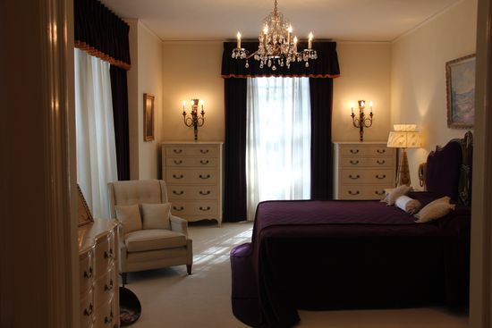 Das Schlafzimmer der Eltern von Elvis