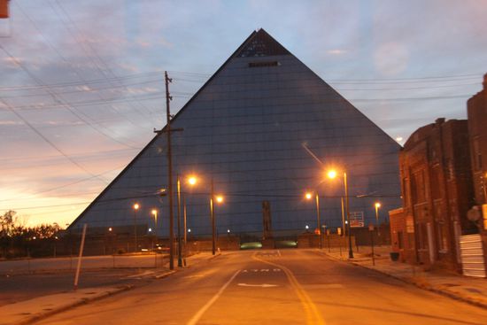 Pyramid Arena - sie ist eine 20.142-Sitz -Arena