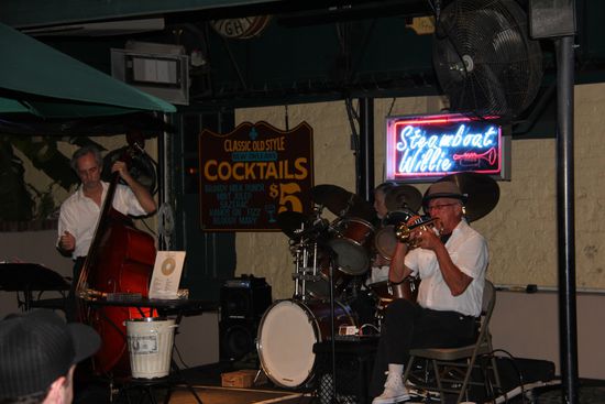 alle schon etwas in die Jahre gekommen, aber die Musik war gut 